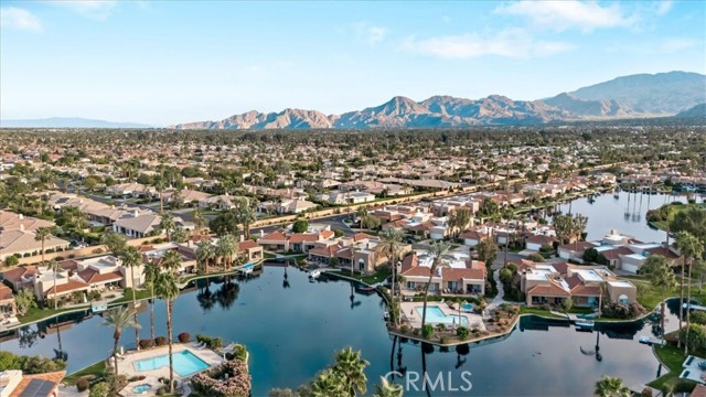 Detail Gallery Image 33 of 34 For 190 Desert Lakes, Rancho Mirage,  CA 92270 - 3 Beds | 3 Baths