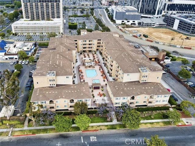 21345 Hawthorne Boulevard, Torrance CA: https://media.crmls.org/medias/97eefb4e-448b-4ef5-b93d-ab53a148ccc4.jpg
