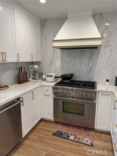 8006 Bleriot Avenue, Los Angeles CA: https://media.crmls.org/medias/97ef3551-8088-4021-8ced-6959b3fbdd23.jpg