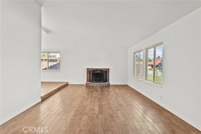 Detail Gallery Image 3 of 48 For 4847 Talmadge, Moorpark,  CA 93021 - 3 Beds | 2 Baths