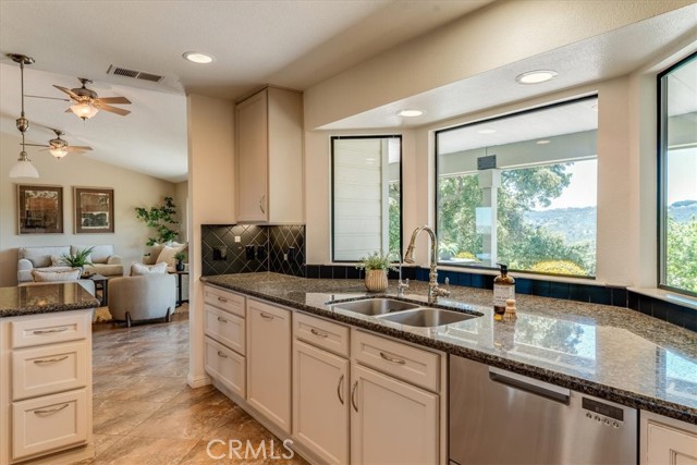 Detail Gallery Image 22 of 62 For 12405 Santa Ana, Atascadero,  CA 93422 - 4 Beds | 3/1 Baths
