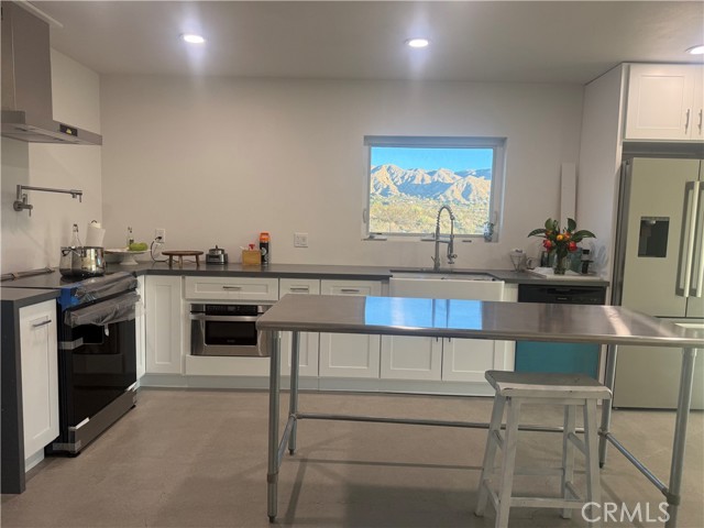 Detail Gallery Image 2 of 41 For 9640 Lanning Ln, Morongo Valley,  CA 92256 - 2 Beds | 2/1 Baths