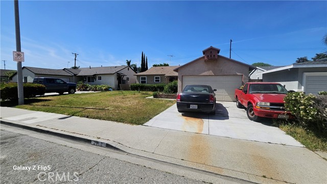 Detail Gallery Image 3 of 7 For 2140 Arroyo Dr, Pomona,  CA 91768 - 3 Beds | 2 Baths