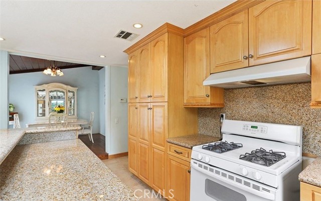 Detail Gallery Image 6 of 13 For 23733 Vanowen St, West Hills,  CA 91307 - 3 Beds | 2 Baths