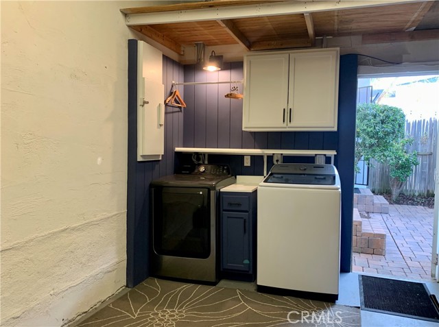 Laundry in garage w storage