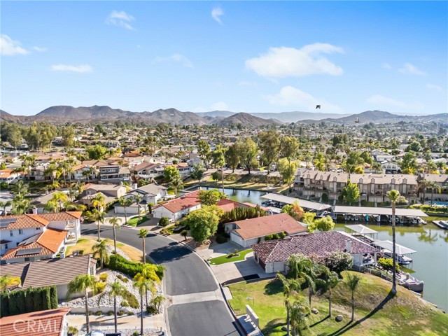 30201 Spray Drive, Canyon Lake CA: https://media.crmls.org/medias/97f2a5b7-0e06-4015-aa13-e61764c0bbff.jpg