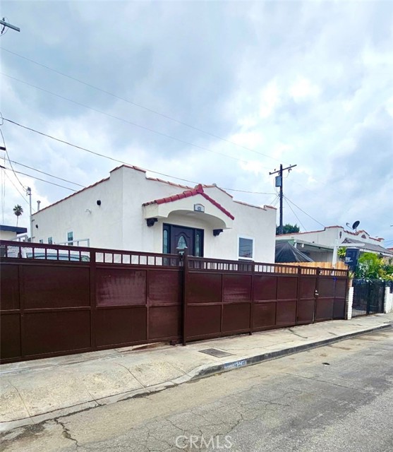 Detail Gallery Image 2 of 10 For 426 W 63rd, Los Angeles,  CA 90003 - 2 Beds | 1 Baths