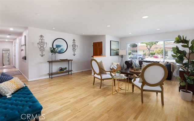 Living Room - Gorgous Large Window