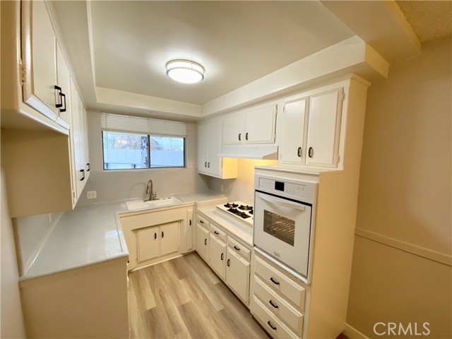 Detail Gallery Image 2 of 9 For 3335 Triangle Pl #5,  Glendale,  CA 91208 - 1 Beds | 1 Baths