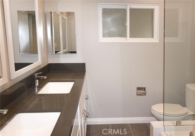 Detail Gallery Image 11 of 25 For 19756 Collier St, Woodland Hills,  CA 91364 - 4 Beds | 2/1 Baths