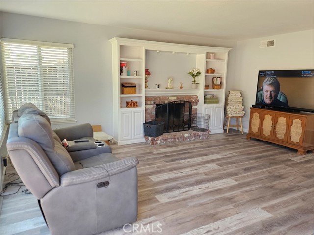 Detail Gallery Image 7 of 26 For 22691 Rockford Dr, Lake Forest,  CA 92630 - 4 Beds | 2/1 Baths