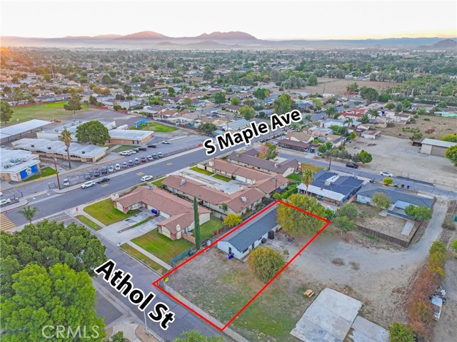 Detail Gallery Image 2 of 19 For 18264 Pine, Fontana,  CA 92335 - – Beds | – Baths