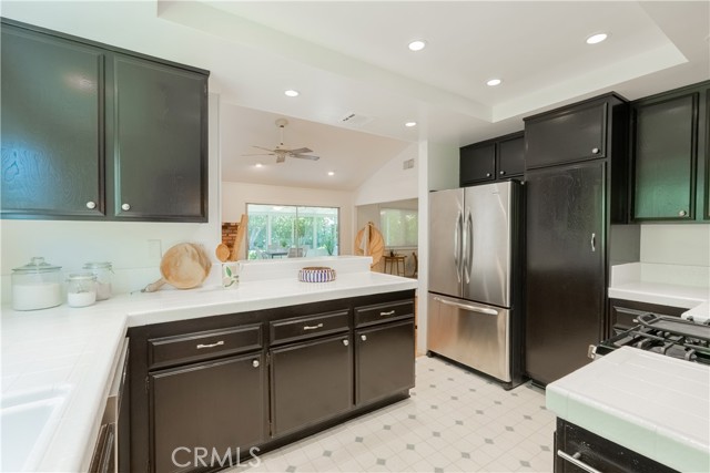 7215 Enfield Avenue, Reseda CA: https://media.crmls.org/medias/97f6d3db-52bd-4c7b-bc89-481d5fe79cda.jpg
