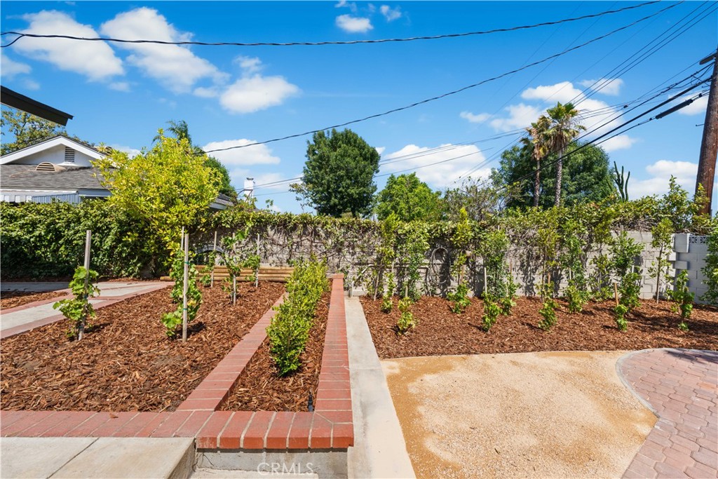 https://media.crmls.org/medias/97f828f4-45fa-4148-85bb-6c1d08562ca2.jpg?preset=X-Large