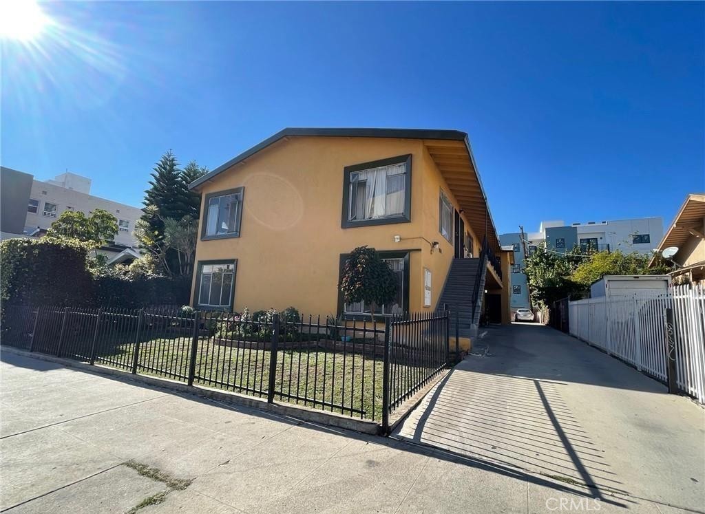 1433 N Bronson Avenue #6