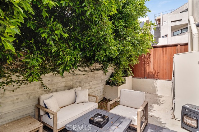 Detail Gallery Image 35 of 37 For 221 27th St, Manhattan Beach,  CA 90266 - 2 Beds | 2 Baths