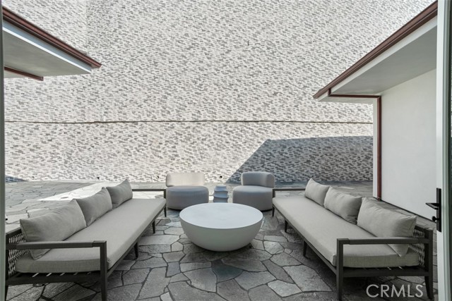 31 N Vista De Catalina, Laguna Beach CA: https://media.crmls.org/medias/97f89e29-7a56-46c1-9a08-f86a1410f8db.jpg