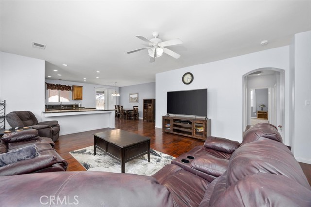 Detail Gallery Image 10 of 30 For 6202 Ocean Jasper Dr, Bakersfield,  CA 93313 - 5 Beds | 4 Baths