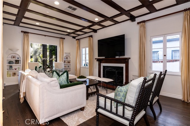 Detail Gallery Image 14 of 47 For 1731 W Kenneth Rd, Glendale,  CA 91201 - 3 Beds | 2 Baths