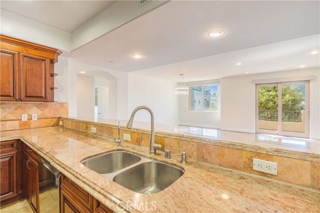 Detail Gallery Image 15 of 29 For 1835 Barrington #202,  Los Angeles,  CA 90025 - 3 Beds | 3 Baths