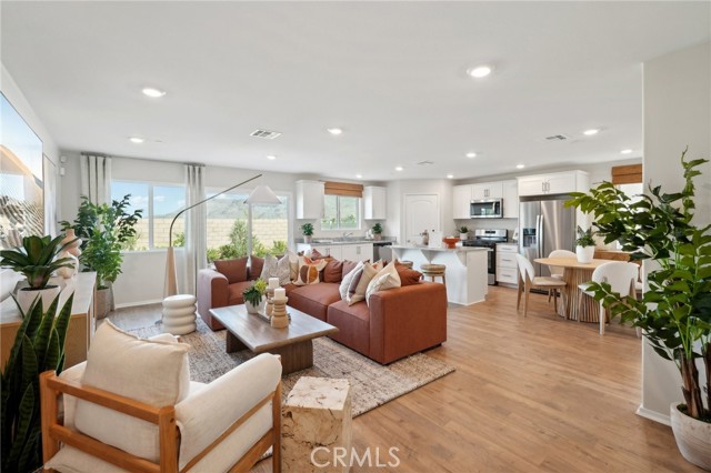 Detail Gallery Image 2 of 16 For 14055 Carina St, Moreno Valley,  CA 92555 - 4 Beds | 2/1 Baths