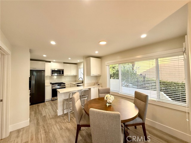 827 Cliff Drive, Laguna Beach CA: https://media.crmls.org/medias/97fb2e55-a507-4071-8ce6-52a4cea26381.jpg