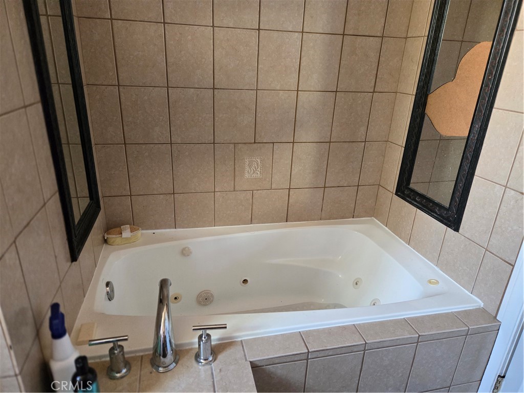 https://media.crmls.org/medias/97fb8314-116d-453b-bdd3-709dabeaea0b.jpg?preset=X-Large