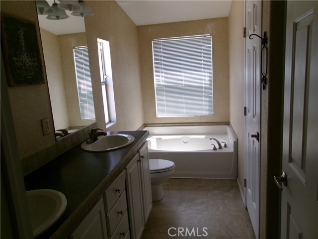 Detail Gallery Image 49 of 61 For 13983 Silver Lake Pl, Victorville,  CA 92395 - 3 Beds | 2 Baths