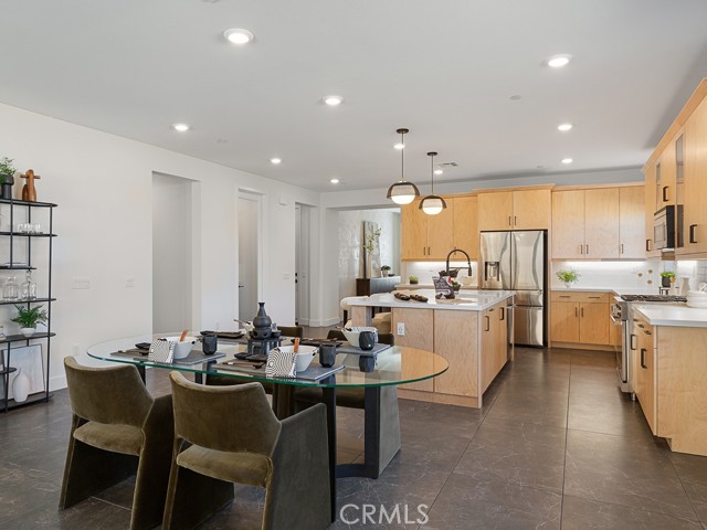 Detail Gallery Image 10 of 37 For 28904 Saddle Cir, Castaic,  CA 91384 - 3 Beds | 3 Baths