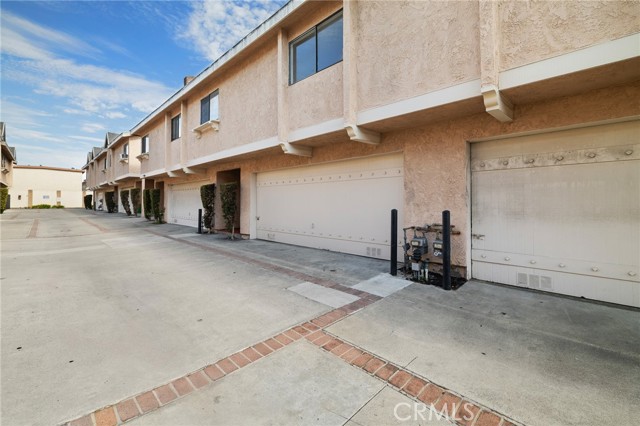 Detail Gallery Image 38 of 42 For 13534 Cordary Ave #14,  Hawthorne,  CA 90250 - 3 Beds | 3 Baths