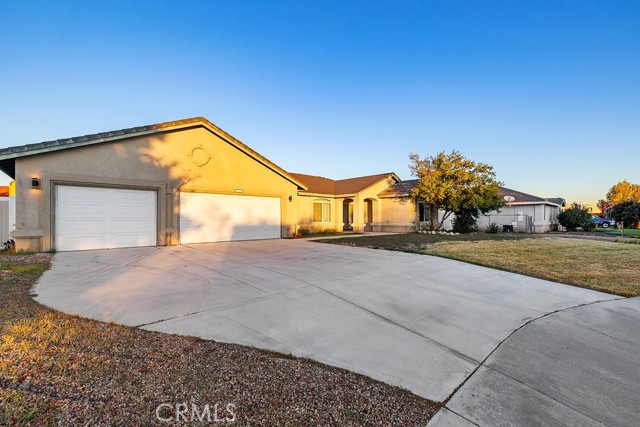 6834 Phoenix Court, Hesperia CA: https://media.crmls.org/medias/97fd5999-8378-4014-80ce-365bef44604b.jpg