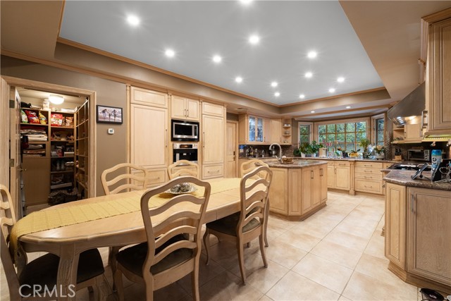 6011 Paseo La Vista, Woodland Hills CA: https://media.crmls.org/medias/97fe535b-4ac7-47ec-b338-9877477cff11.jpg