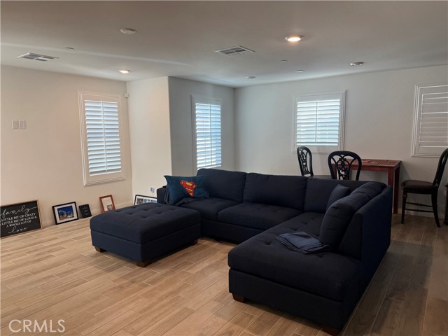 Detail Gallery Image 2 of 9 For 15148 Ridge Ln #4,  Fontana,  CA 92336 - 3 Beds | 3 Baths