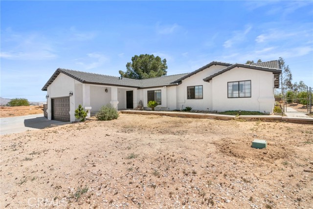 Detail Gallery Image 2 of 22 For 13651 1st Ave, Victorville,  CA 92395 - 3 Beds | 2 Baths