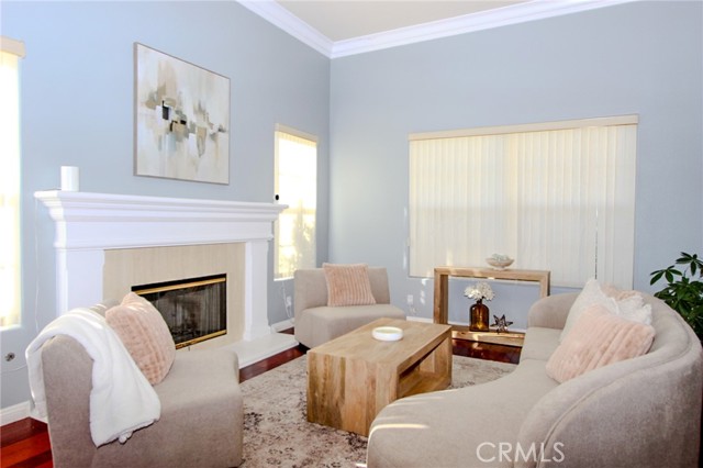 Detail Gallery Image 5 of 13 For 5928 Vista De La Luz, Woodland Hills,  CA 91367 - 5 Beds | 5 Baths