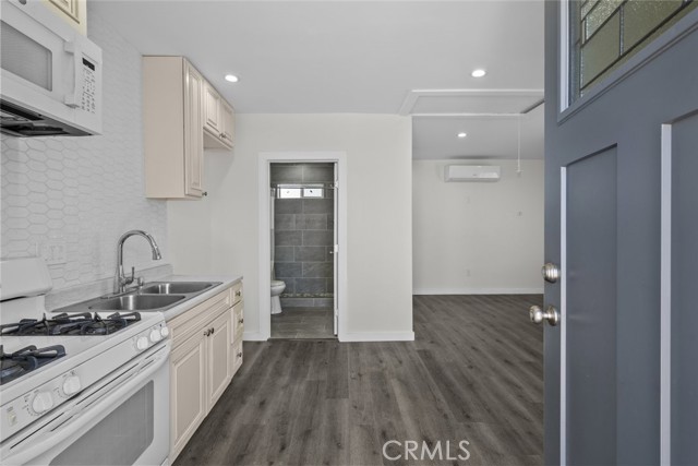Detail Gallery Image 35 of 41 For 12628 Stagg St, North Hollywood,  CA 91605 - 4 Beds | 2 Baths