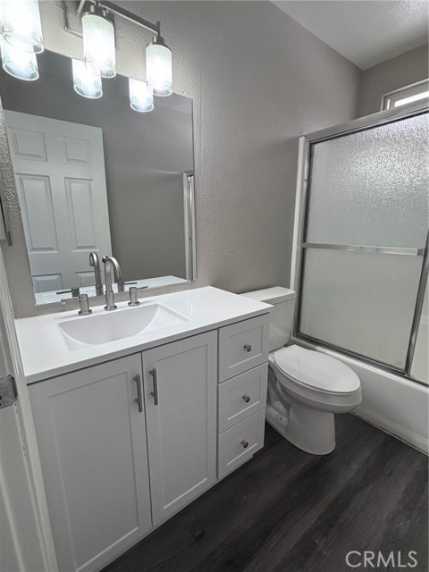 Image 10 of 17 For 607 Limited Avenue 6