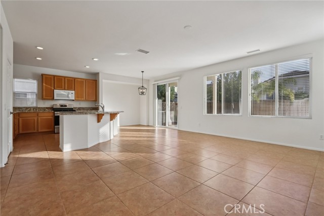 Detail Gallery Image 10 of 47 For 33720 Mistflower Ct, Lake Elsinore,  CA 92532 - 3 Beds | 2/1 Baths