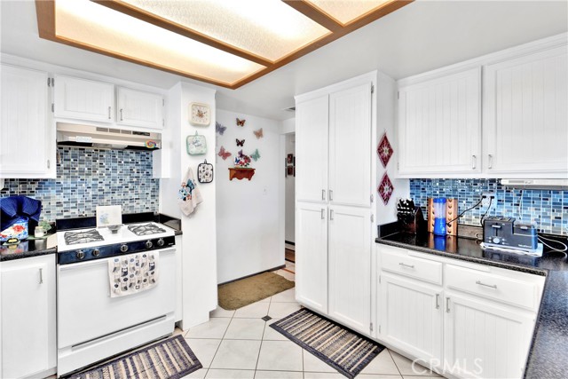 Detail Gallery Image 12 of 43 For 13237 Smoke Tree Rd, Victorville,  CA 92392 - 3 Beds | 2 Baths