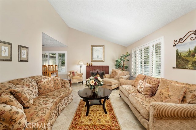 Detail Gallery Image 13 of 33 For 1893 Fitzgerald Rd, Simi Valley,  CA 93065 - 3 Beds | 2 Baths