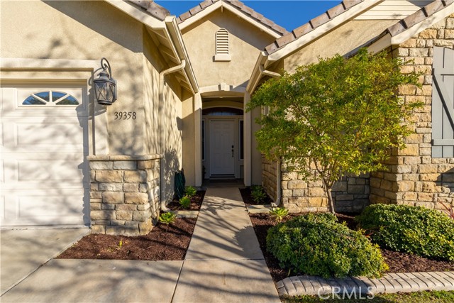 Detail Gallery Image 5 of 55 For 39358 Silver Oak Cir, Murrieta,  CA 92563 - 3 Beds | 2 Baths