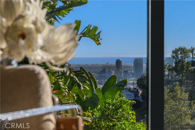 1782 Viewmont Drive, Los Angeles CA: https://media.crmls.org/medias/98031998-30b5-48c1-9844-54985240e0c4.jpg