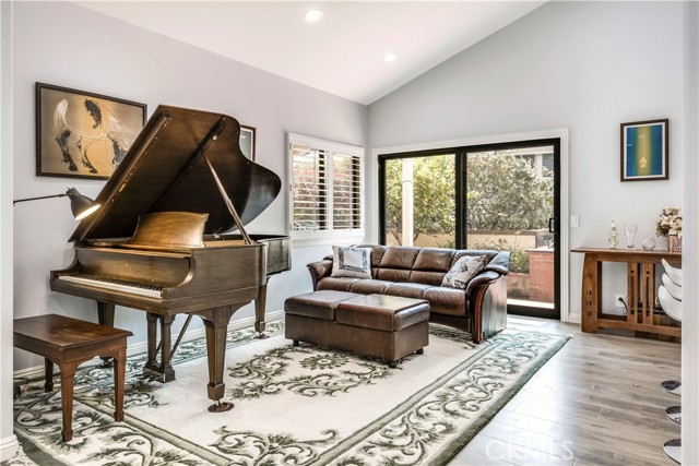 Detail Gallery Image 14 of 28 For 16 Monterey Ct, Manhattan Beach,  CA 90266 - 3 Beds | 3 Baths