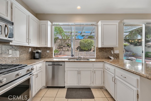 Detail Gallery Image 15 of 53 For 23809 Woodpark Ct, Valencia,  CA 91354 - 4 Beds | 3 Baths