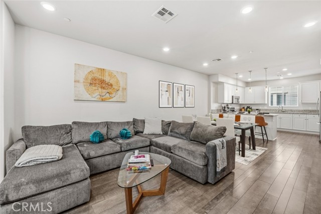 Detail Gallery Image 18 of 40 For 7214 N Chestnut, Van Nuys,  CA 91405 - 2 Beds | 3 Baths