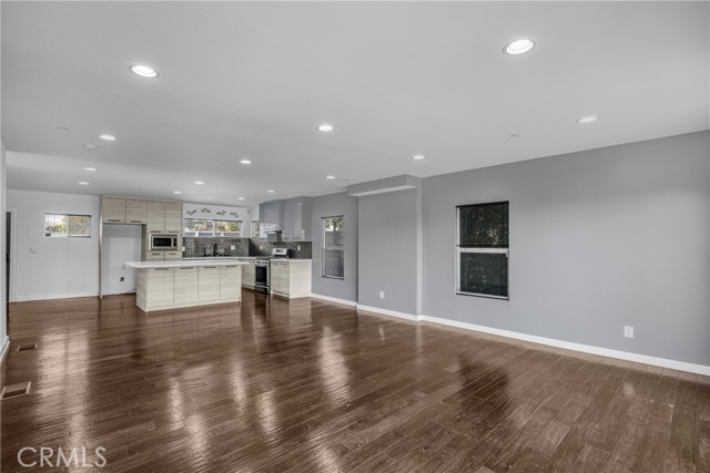 Detail Gallery Image 8 of 41 For 3439 Winslow, Los Angeles,  CA 90026 - 4 Beds | 3 Baths