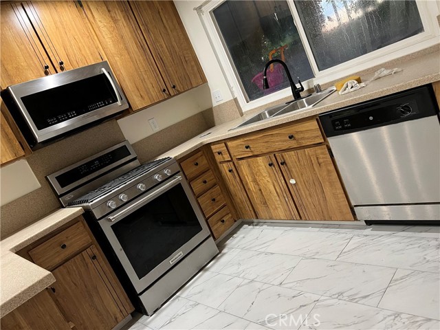 Detail Gallery Image 2 of 8 For 3345 Somis Dr, Riverside,  CA 92507 - 4 Beds | 2 Baths