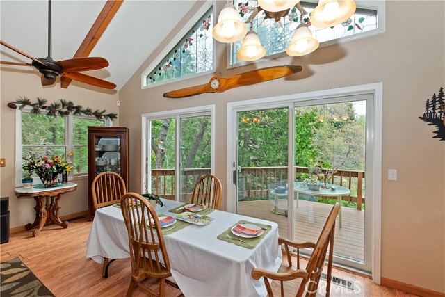 26349 Walnut Hills Drive, Lake Arrowhead CA: https://media.crmls.org/medias/98050535-83ed-496b-b70a-5cd105054684.jpg