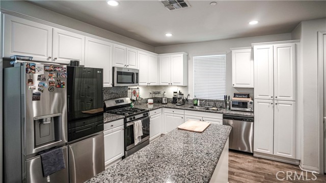 7600 Channel View Street, Chino CA: https://media.crmls.org/medias/98059fde-ed41-4095-b21d-f82d3e565cb9.jpg