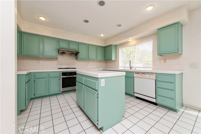 1024 S. Hanlon Way, Anaheim Hills CA: https://media.crmls.org/medias/9805f2b7-0d87-4480-a1c4-bd344c52d1d5.jpg